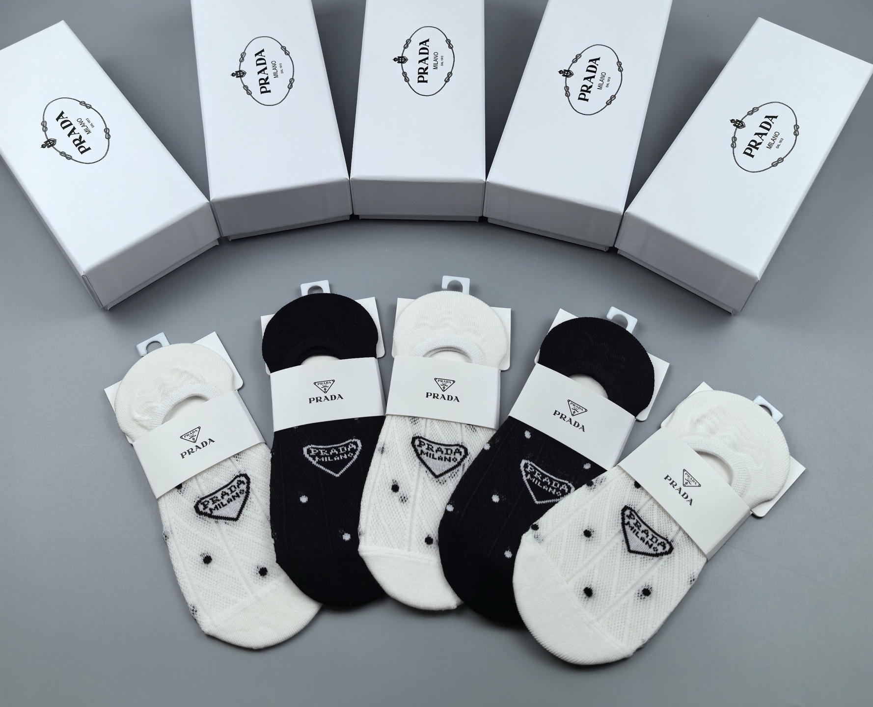 🆕Prada · 普拉达❗️新品女款隐形袜子❗️【一盒五双】提花经典标志，纯棉材质，超舒适超美腻❗️大