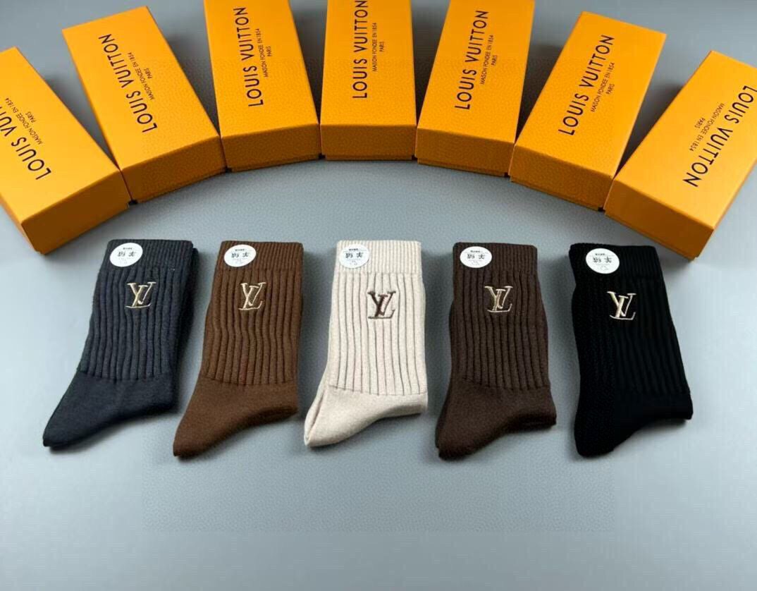  🆕Louis Vuitton❗️大驴新品女款长筒羊绒袜❗【羊绒材质️❗️护肤蓄热❗️❗️】【一盒五双】