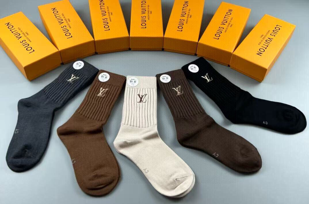  🆕Louis Vuitton❗️大驴新品女款长筒羊绒袜❗【羊绒材质️❗️护肤蓄热❗️❗️】【一盒五双】