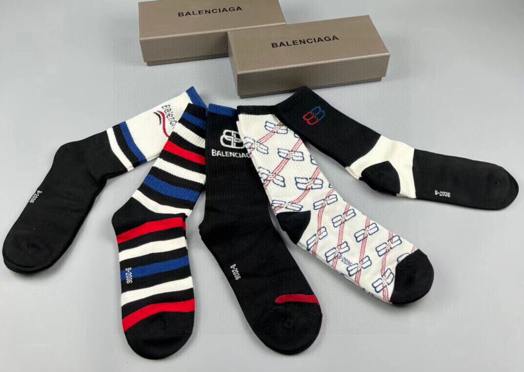  🆕BALENCIAGA · 巴黎世家❗️大巴黎新品女款长筒袜子❗️【一盒五双】纯棉材质织造，上脚柔软舒