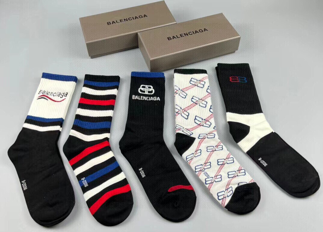  🆕BALENCIAGA · 巴黎世家❗️大巴黎新品女款长筒袜子❗️【一盒五双】纯棉材质织造，上脚柔软舒