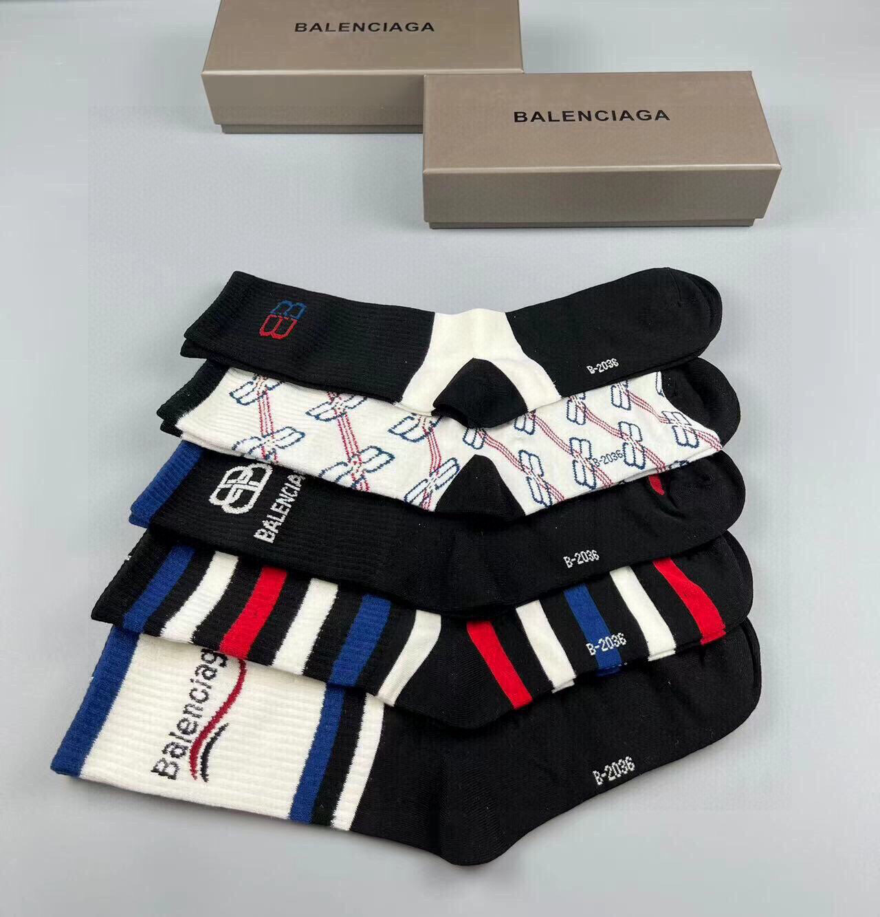  🆕BALENCIAGA · 巴黎世家❗️大巴黎新品女款长筒袜子❗️【一盒五双】纯棉材质织造，上脚柔软舒