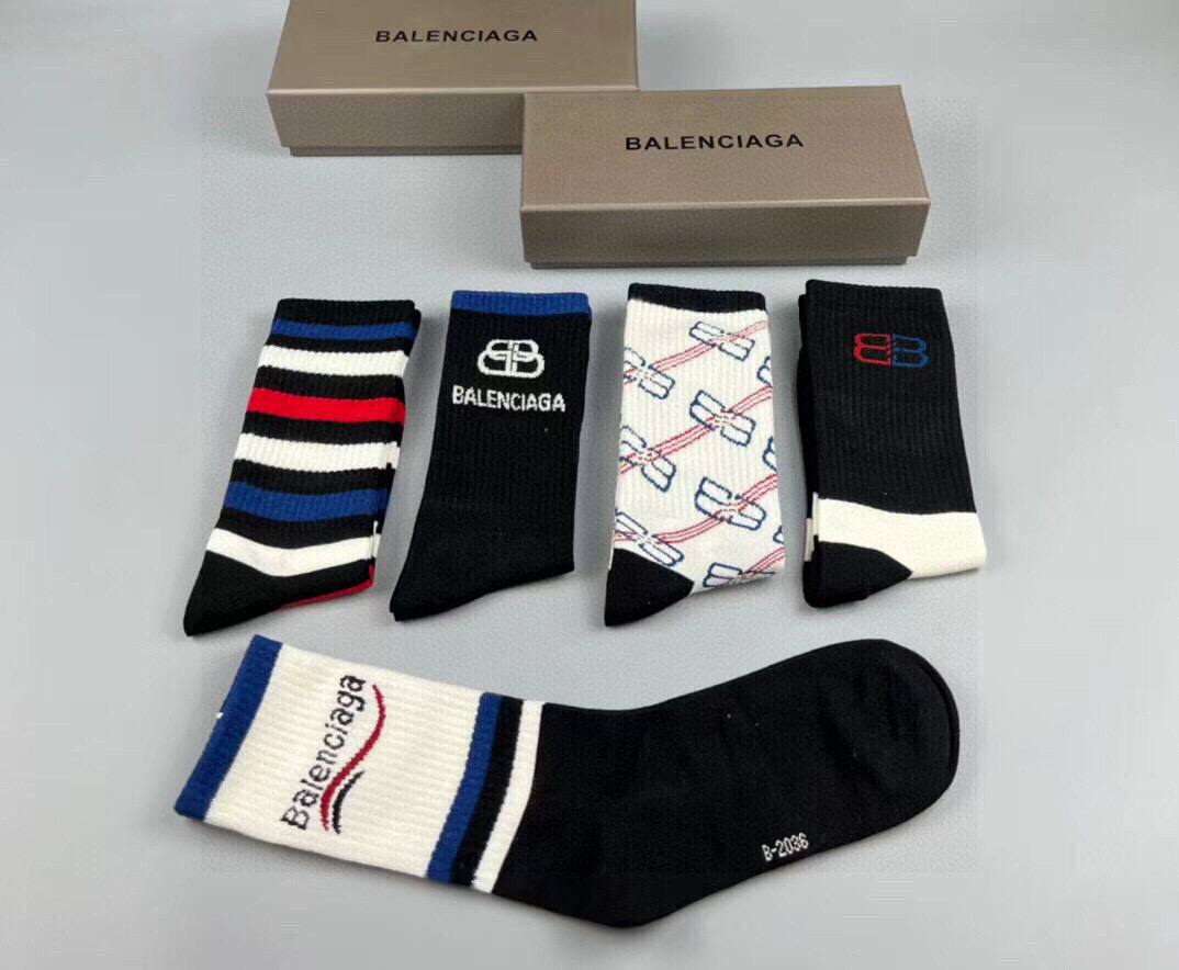  🆕BALENCIAGA · 巴黎世家❗️大巴黎新品女款长筒袜子❗️【一盒五双】纯棉材质织造，上脚柔软舒
