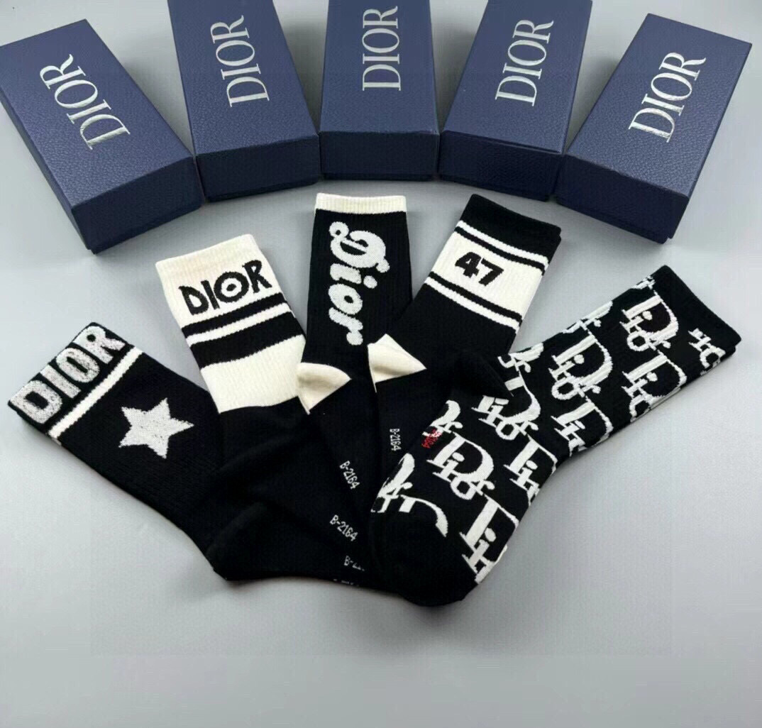  🆕Dior · 迪奥❗️D家新品女款中筒袜子❗️【一盒五双】纯棉材质，上脚柔软舒适，满满的老花经典lo