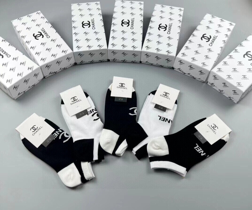  🆕CHANEL · 香奈儿❗️香奶奶家新品女款袜子❗️【一盒五双】纯棉材质，柔软舒适透气，提花经典品牌