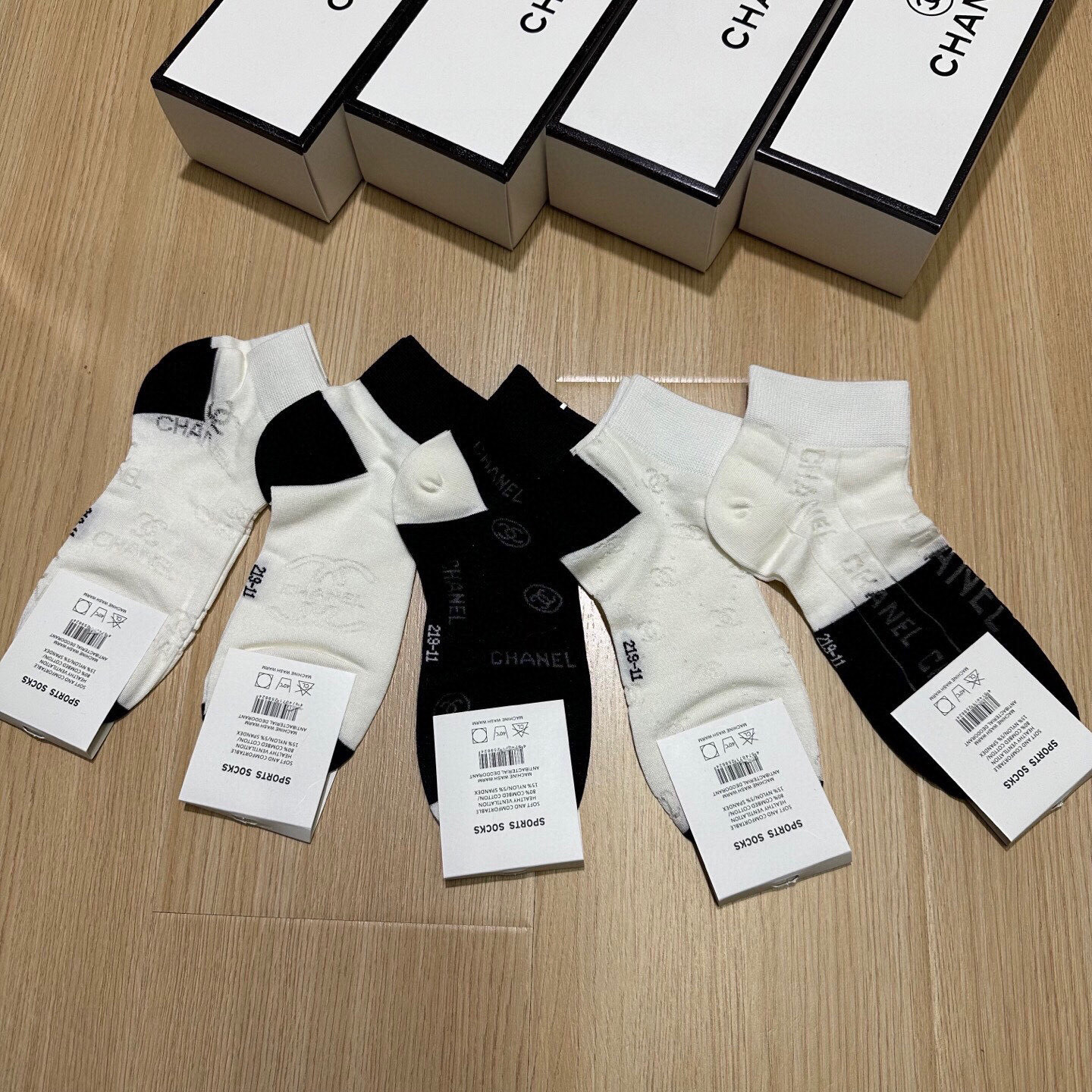  🆕Chanel · 香奈儿❗CH新品网红女款袜子❗️【一盒五双】竹棉材质，冰凉透气舒适，超级nice❗