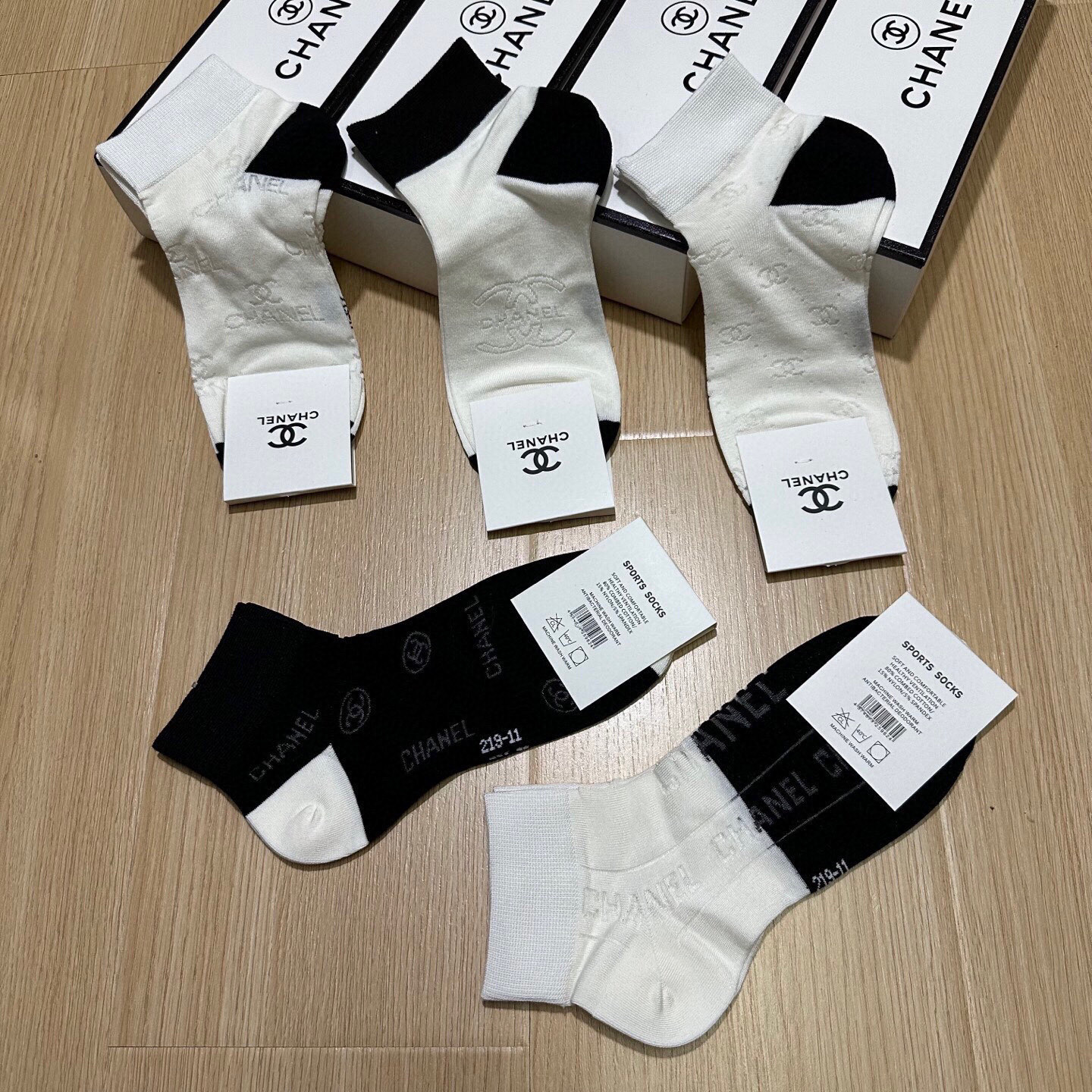  🆕Chanel · 香奈儿❗CH新品网红女款袜子❗️【一盒五双】竹棉材质，冰凉透气舒适，超级nice❗