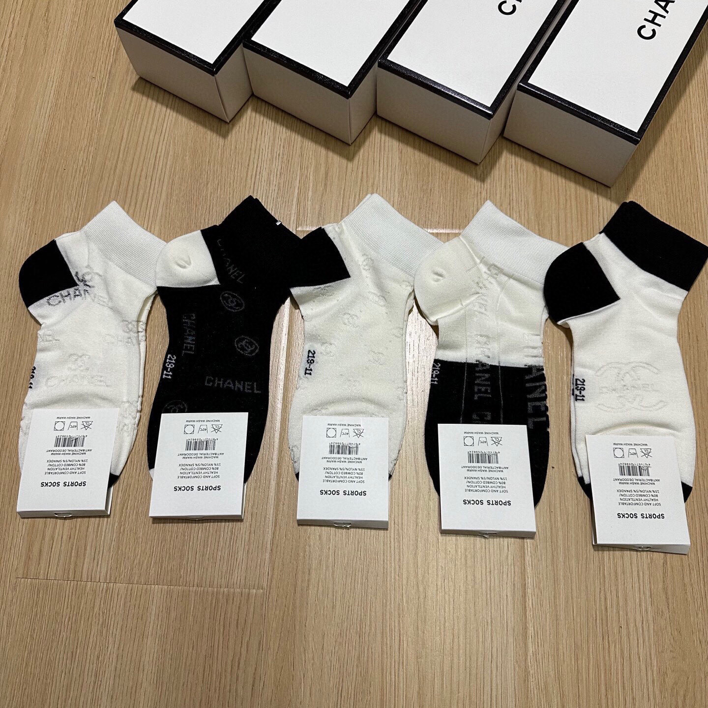  🆕Chanel · 香奈儿❗CH新品网红女款袜子❗️【一盒五双】竹棉材质，冰凉透气舒适，超级nice❗
