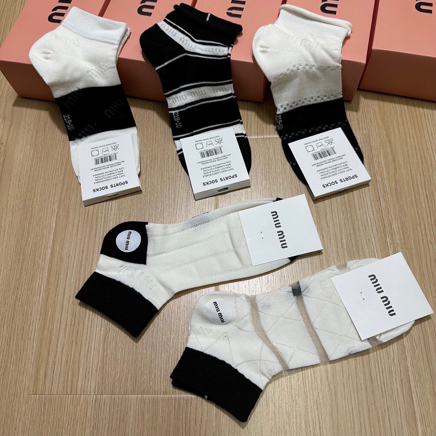  🆕Miumiu · 缪缪❗新品网红女款袜子❗️【一盒五双】竹棉材质，冰凉透气舒适，超级nice❗️超火