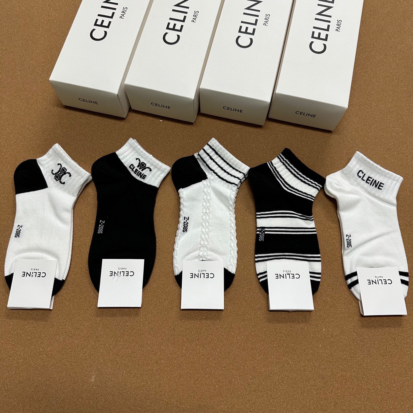  🆕CELINE · 赛琳❗️新品女款短袜子【一盒五双】提花经典标志，纯棉材质制造，透气舒适，超级nic