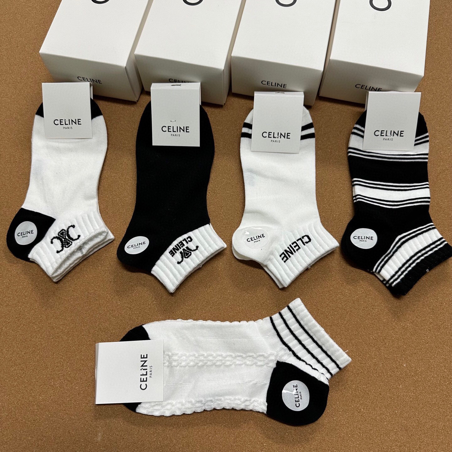  🆕CELINE · 赛琳❗️新品女款短袜子【一盒五双】提花经典标志，纯棉材质制造，透气舒适，超级nic