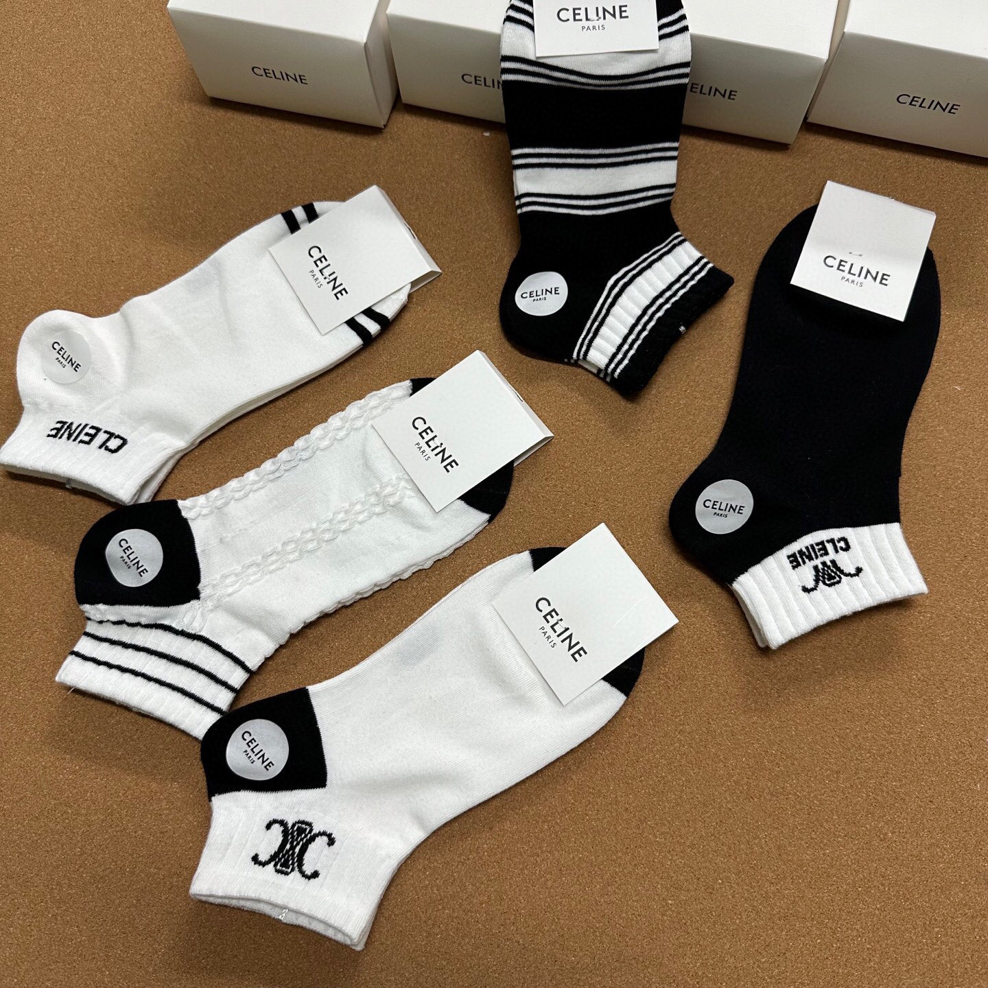  🆕CELINE · 赛琳❗️新品女款短袜子【一盒五双】提花经典标志，纯棉材质制造，透气舒适，超级nic