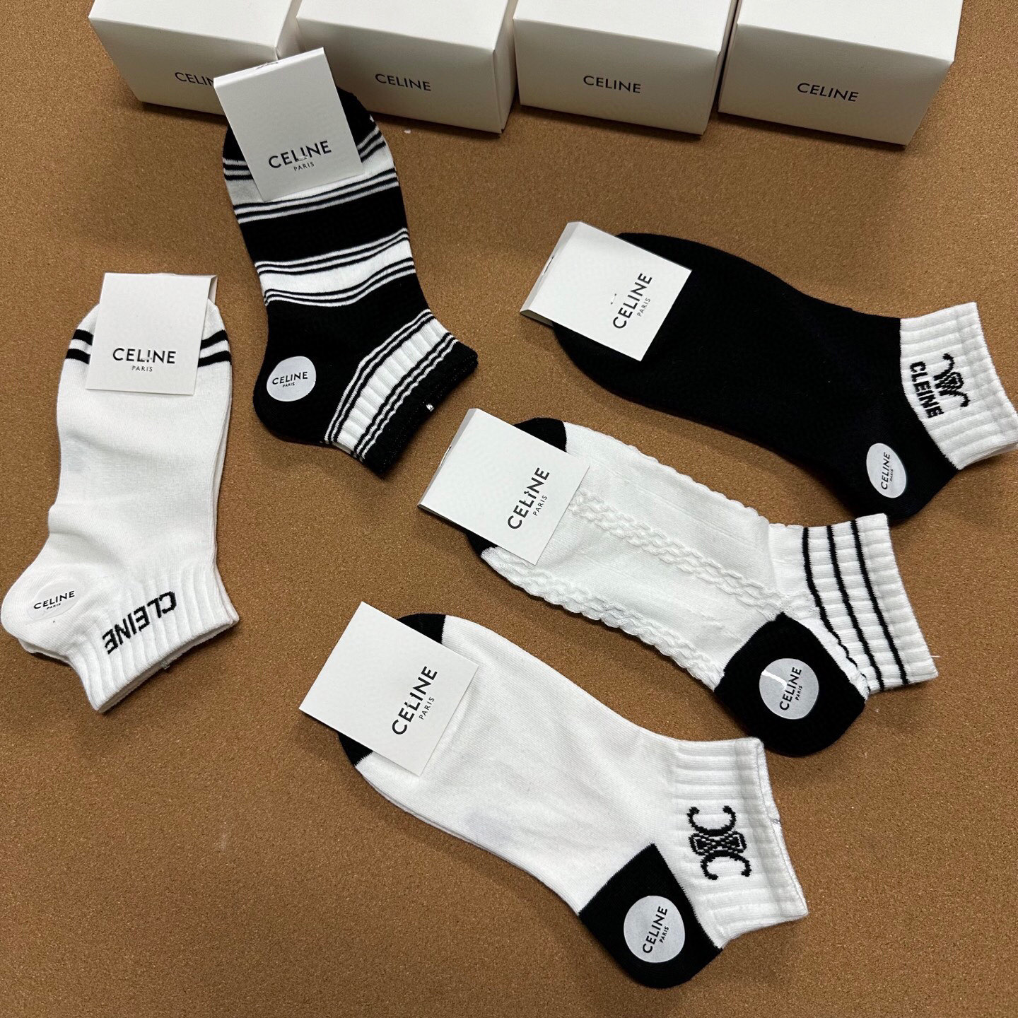  🆕CELINE · 赛琳❗️新品女款短袜子【一盒五双】提花经典标志，纯棉材质制造，透气舒适，超级nic