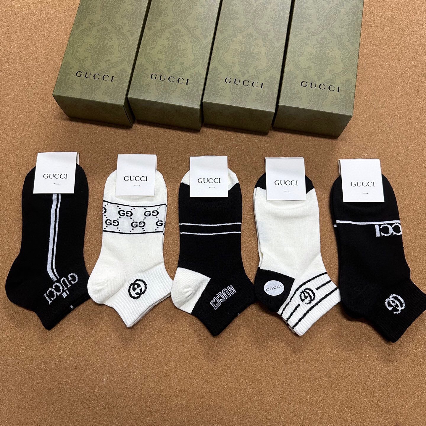  🆕Gucci · 古奇❗️G家新品短袜❗️【一盒五双】提花经典标志，超级nice，实物超漂亮，超火爆小