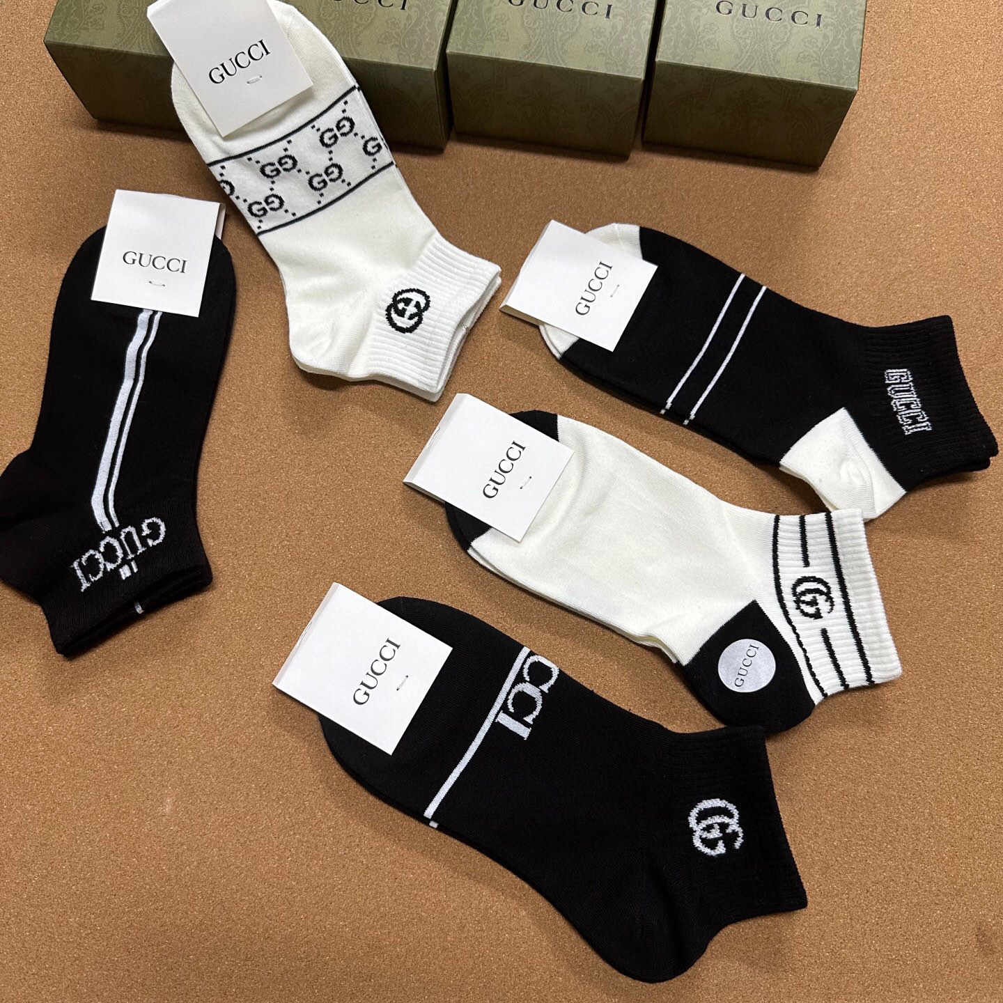  🆕Gucci · 古奇❗️G家新品短袜❗️【一盒五双】提花经典标志，超级nice，实物超漂亮，超火爆小