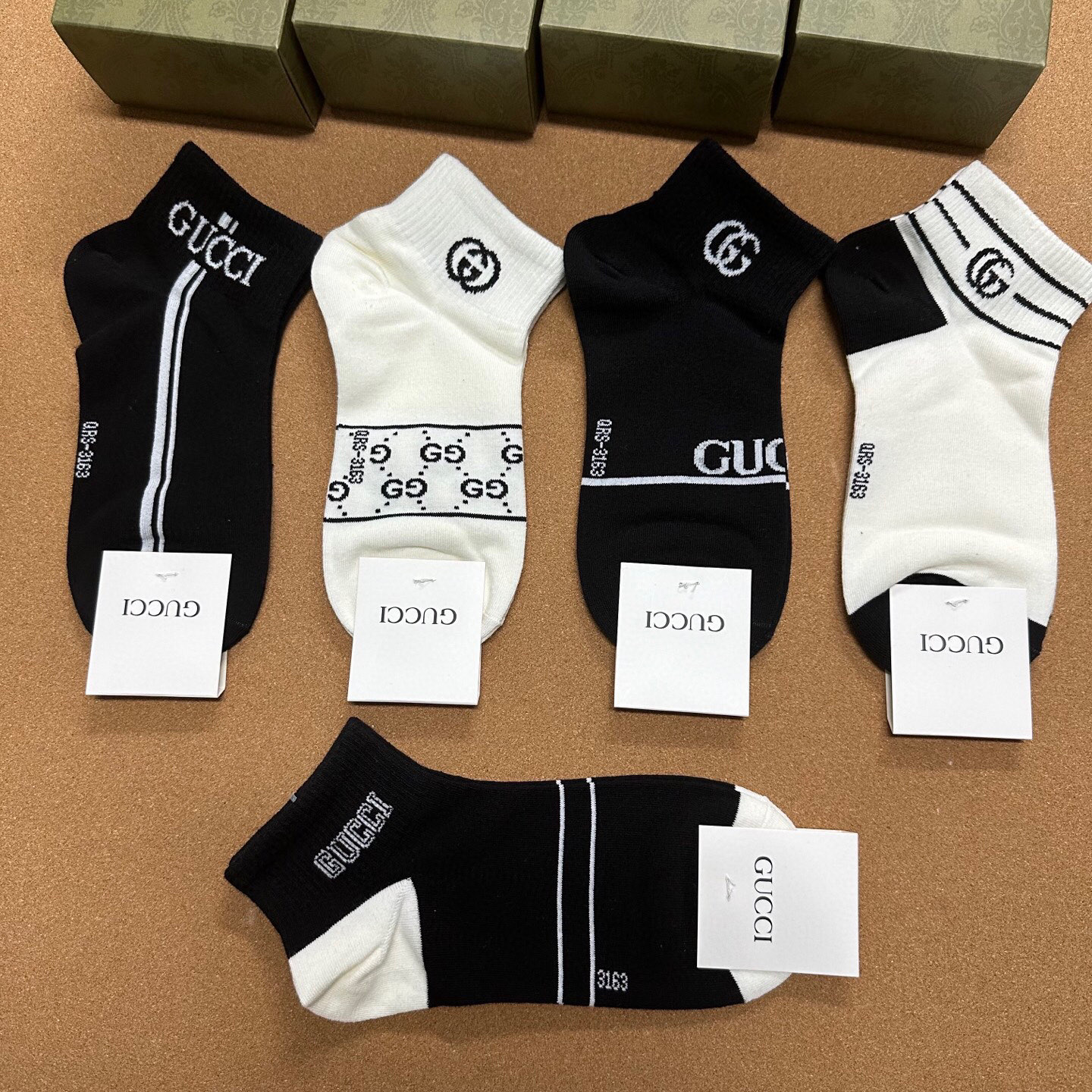  🆕Gucci · 古奇❗️G家新品短袜❗️【一盒五双】提花经典标志，超级nice，实物超漂亮，超火爆小