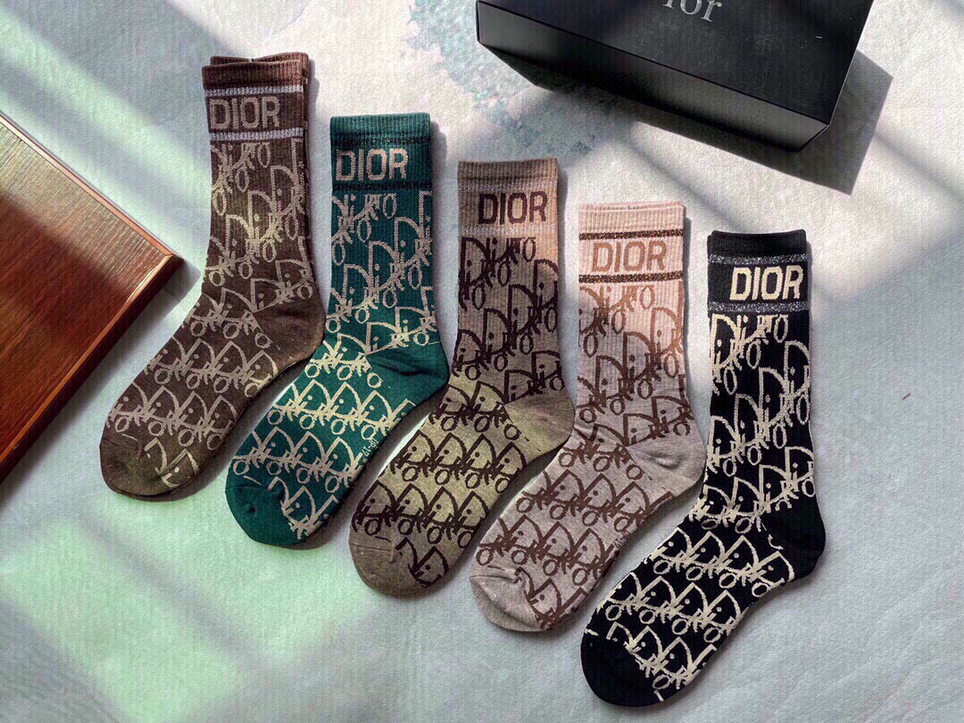  🆕Dior · 迪奥❗️D家新品女款中筒袜子❗️【一盒五双】纯棉材质，上脚柔软舒适，满满的老花经典lo