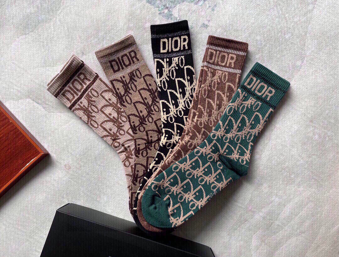  🆕Dior · 迪奥❗️D家新品女款中筒袜子❗️【一盒五双】纯棉材质，上脚柔软舒适，满满的老花经典lo