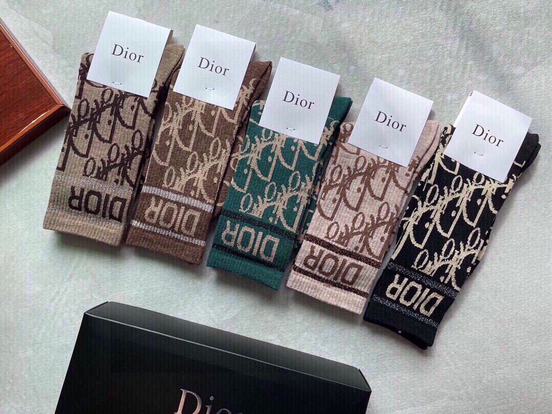 🆕Dior · 迪奥❗️D家新品女款中筒袜子❗️【一盒五双】纯棉材质，上脚柔软舒适，满满的老花经典lo