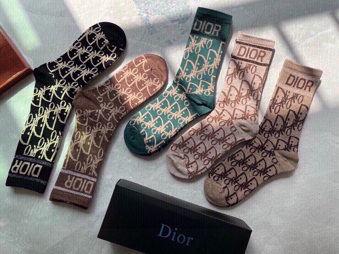  🆕Dior · 迪奥❗️D家新品女款中筒袜子❗️【一盒五双】纯棉材质，上脚柔软舒适，满满的老花经典lo