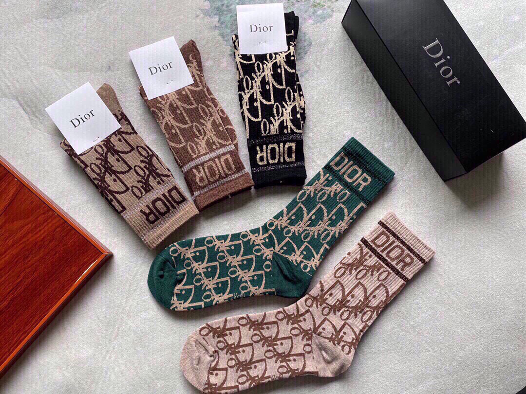  🆕Dior · 迪奥❗️D家新品女款中筒袜子❗️【一盒五双】纯棉材质，上脚柔软舒适，满满的老花经典lo