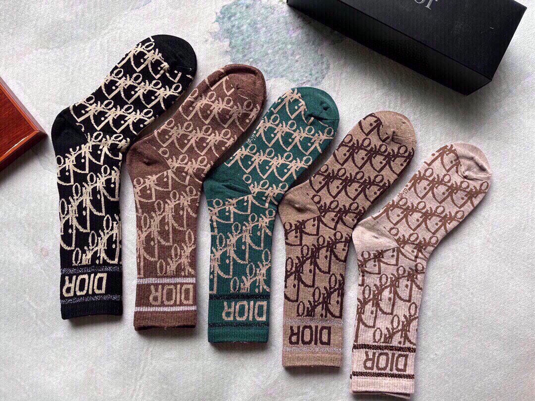  🆕Dior · 迪奥❗️D家新品女款中筒袜子❗️【一盒五双】纯棉材质，上脚柔软舒适，满满的老花经典lo