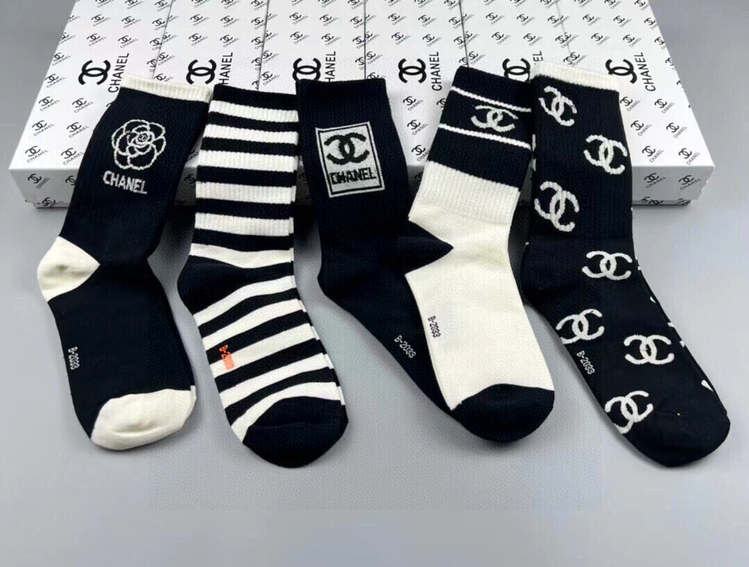  🆕CHANEL · 香奈儿❗️香奶奶家新品女款袜子❗️【一盒五双】纯棉材质，柔软舒适透气，提花经典品牌