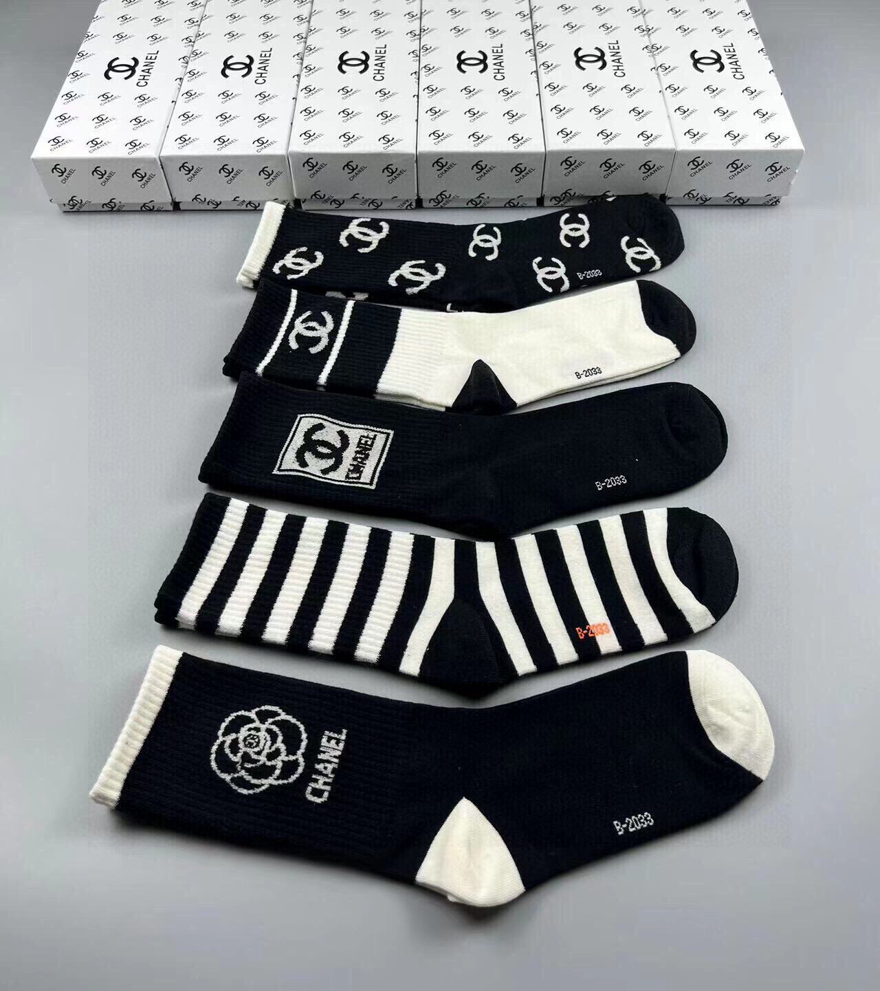  🆕CHANEL · 香奈儿❗️香奶奶家新品女款袜子❗️【一盒五双】纯棉材质，柔软舒适透气，提花经典品牌