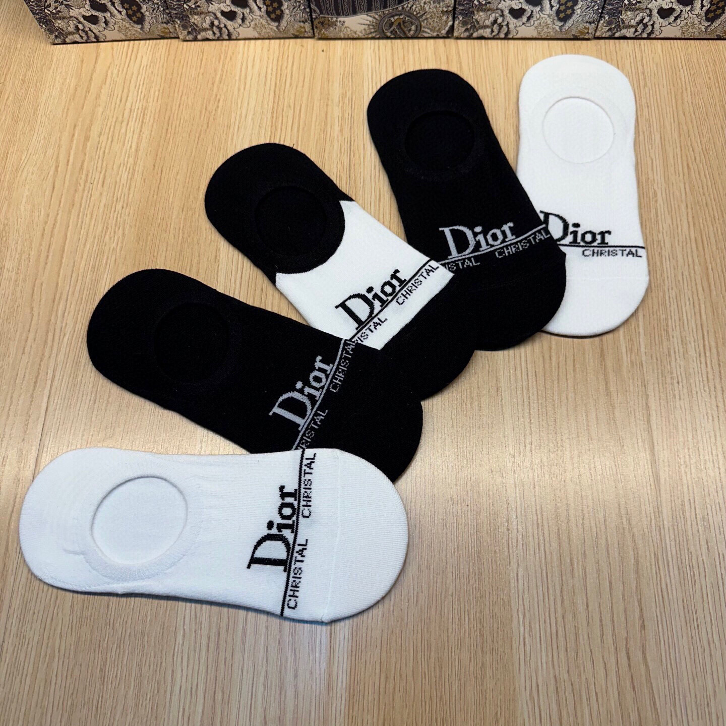  🆕Dior · 迪奥❗️D家新品女款隐形袜子❗️【一盒五双】提花经典字母标志，纯棉材质，超舒适超美腻❗