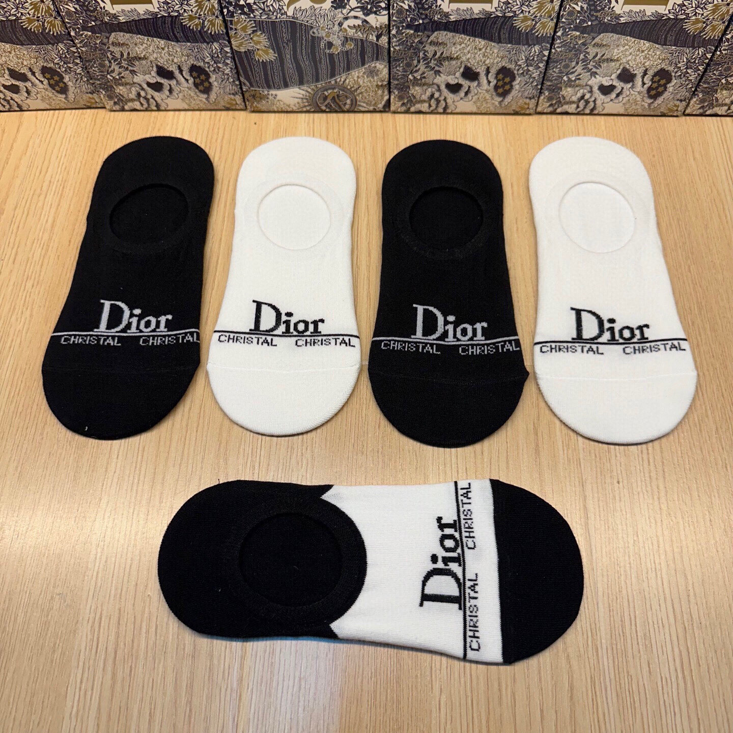  🆕Dior · 迪奥❗️D家新品女款隐形袜子❗️【一盒五双】提花经典字母标志，纯棉材质，超舒适超美腻❗