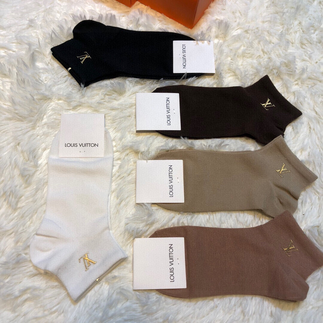  🆕 Louis Vuitton · 路易威登❗️大驴家新品女款袜子❗️【一盒五双】纯棉材质，柔软舒适，