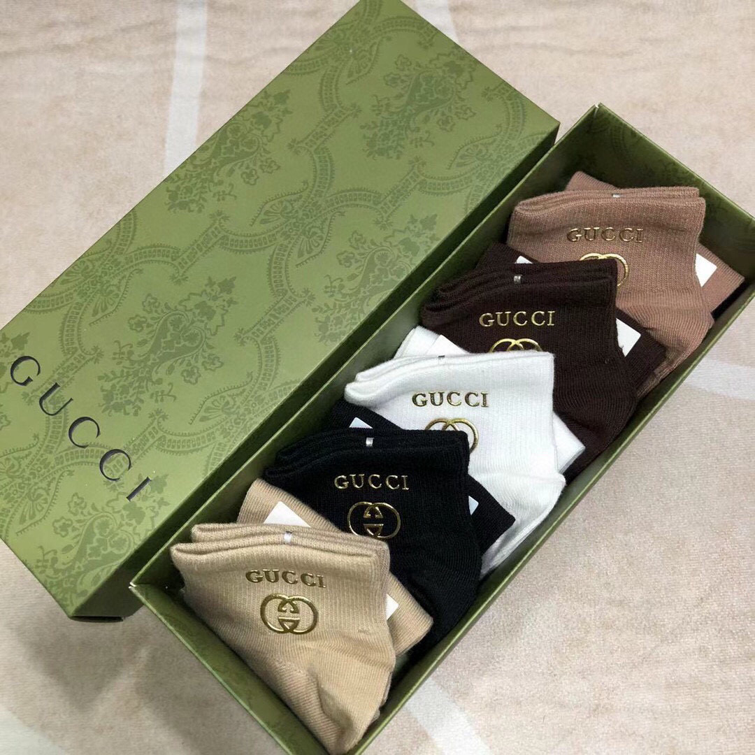  🆕Gucci · 古奇❗️G家新品女款袜子❗️【一盒五双】纯棉材质，柔软舒适透气，罗口烫金经典品牌全称