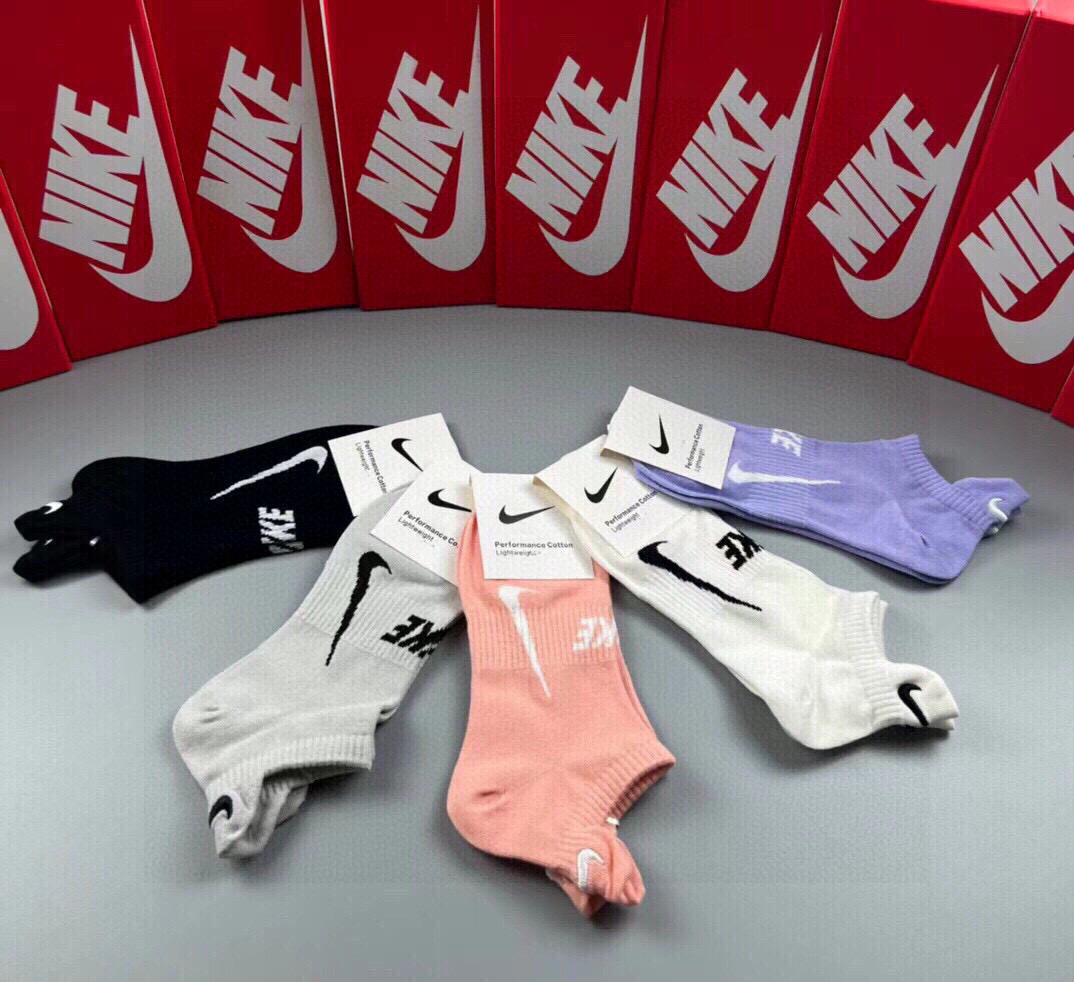  🆕【NIKE 耐克】新品女款短袜❗️JUST DOIT. ☑️logo超级nice❗️火爆全网的马卡龙