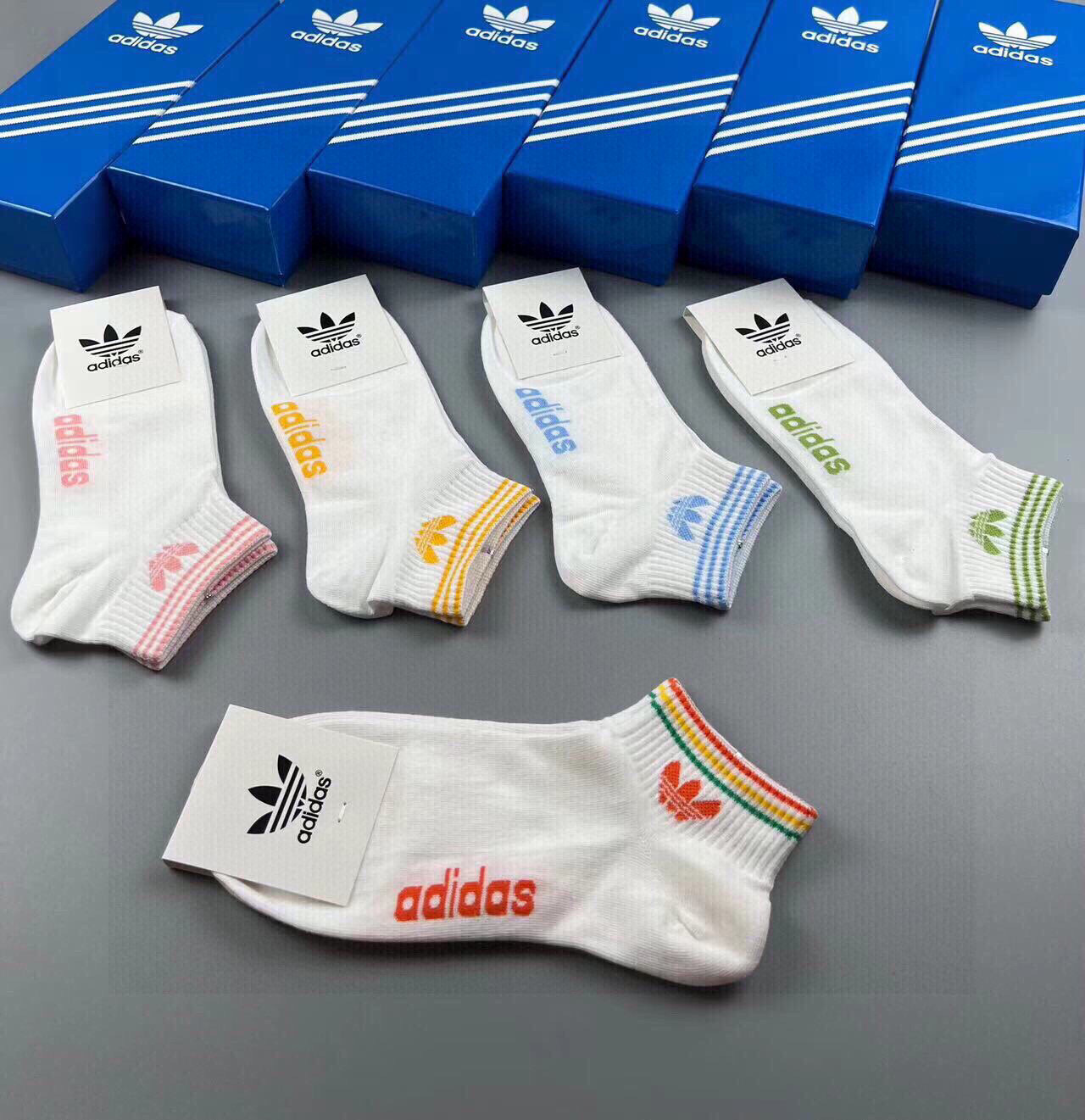  🆕Adidas · 阿迪达斯❗️新品女款小白袜，火爆全网的三叶草❗️☘️logo超级nice❗️❗️设