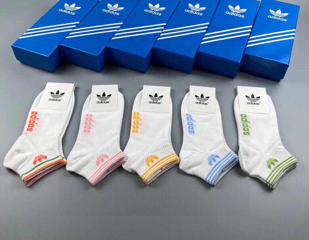  🆕Adidas · 阿迪达斯❗️新品女款小白袜，火爆全网的三叶草❗️☘️logo超级nice❗️❗️设