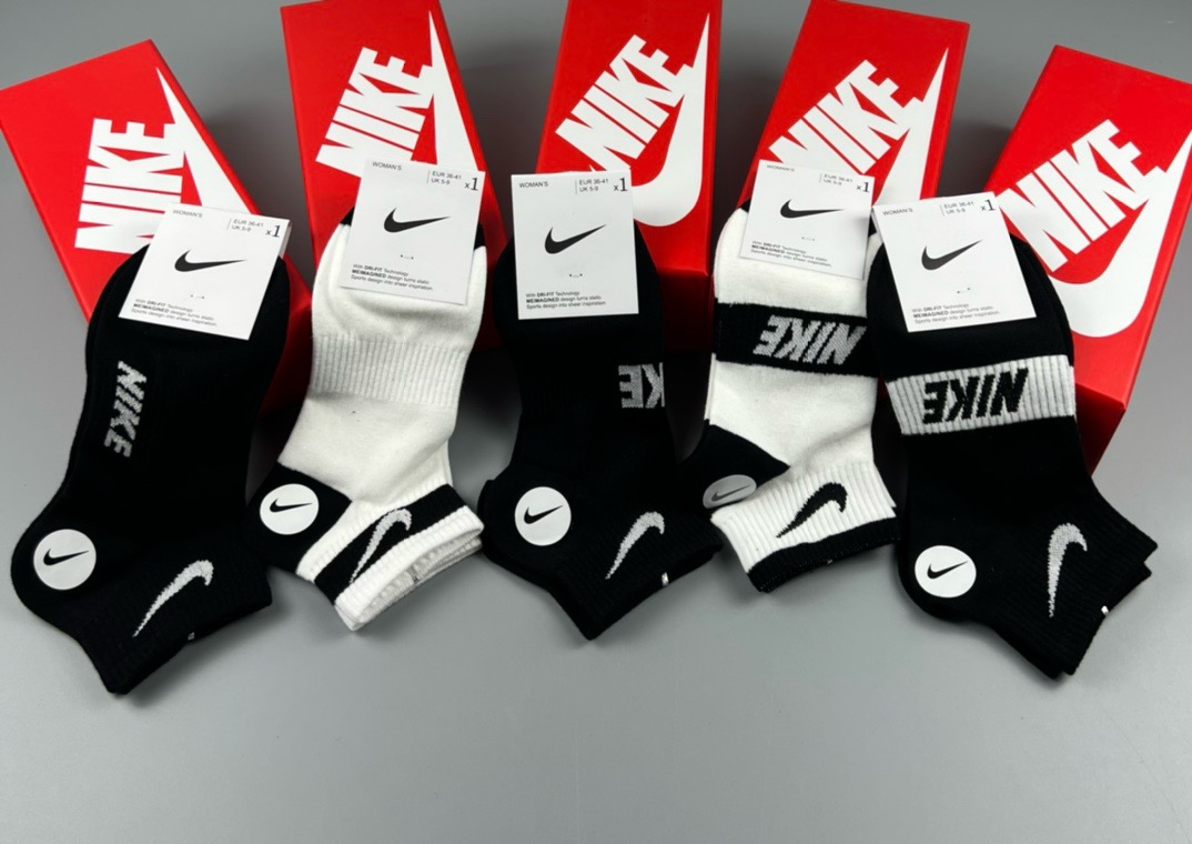  🆕Nike · 耐克❗️永远的经典永远的☑️❗️精梳棉材质，透气吸汗柔软舒适，上脚非常nice❗️商务