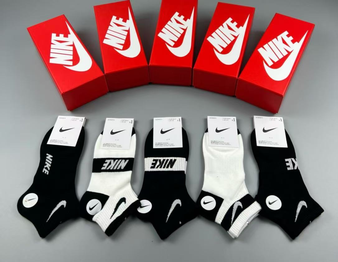  🆕Nike · 耐克❗️永远的经典永远的☑️❗️精梳棉材质，透气吸汗柔软舒适，上脚非常nice❗️商务
