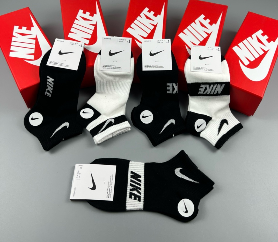  🆕Nike · 耐克❗️永远的经典永远的☑️❗️精梳棉材质，透气吸汗柔软舒适，上脚非常nice❗️商务