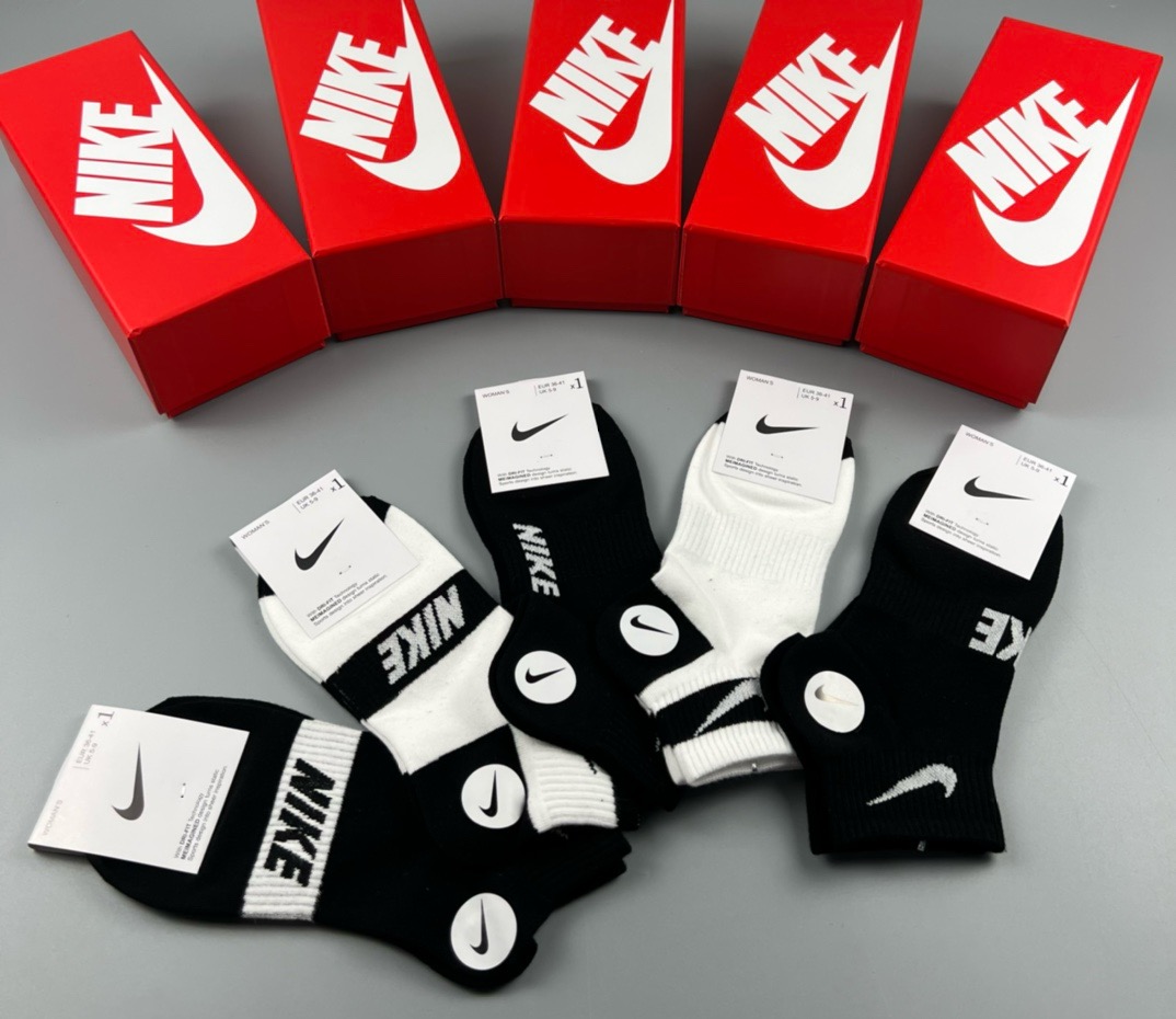  🆕Nike · 耐克❗️永远的经典永远的☑️❗️精梳棉材质，透气吸汗柔软舒适，上脚非常nice❗️商务