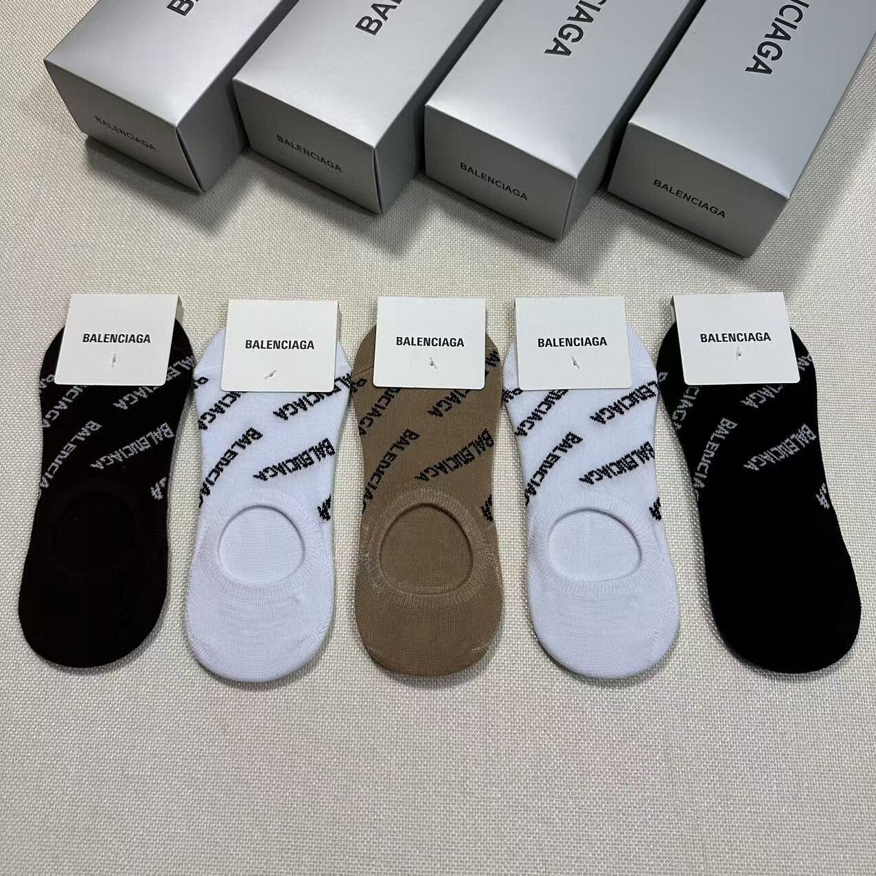 🆕BALENCIAGA · 巴黎世家❗️大巴黎经典女款隐形袜子【一盒五双】纯棉材质织造，上脚柔软舒适，
