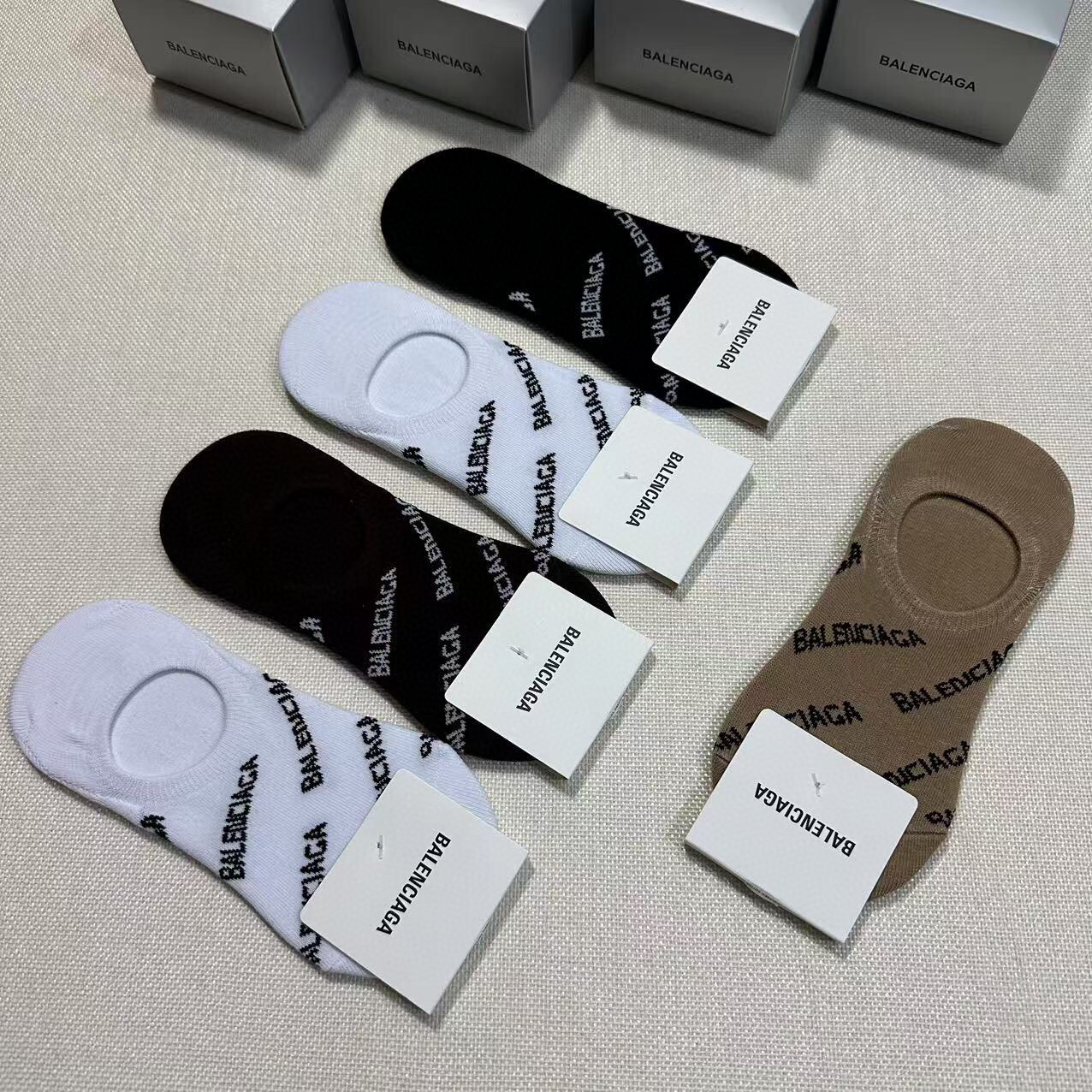  🆕BALENCIAGA · 巴黎世家❗️大巴黎经典女款隐形袜子【一盒五双】纯棉材质织造，上脚柔软舒适，