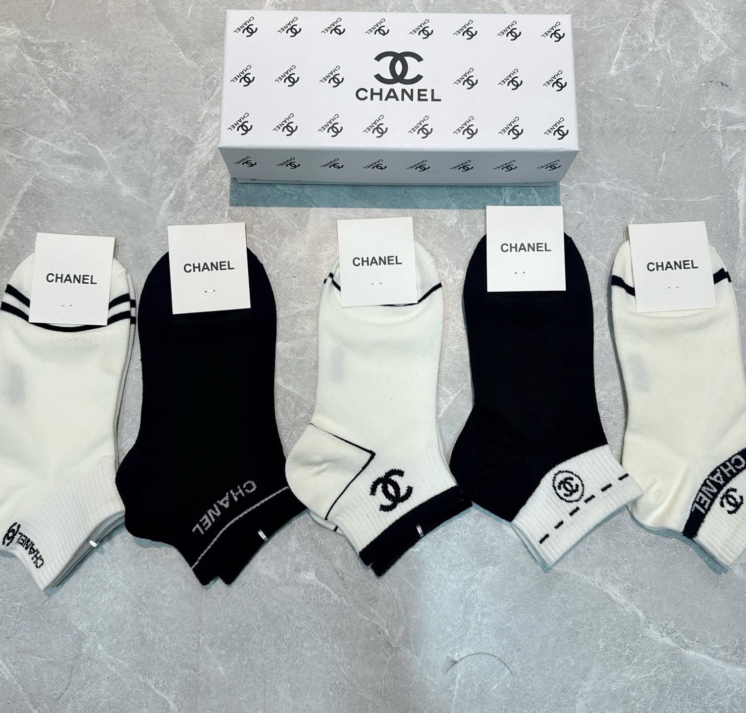  🆕CHANEL · 香奈儿❗️CH新品女款袜子❗️【一盒五双】轻薄柔软舒适透气，提花经典logo，炒鸡