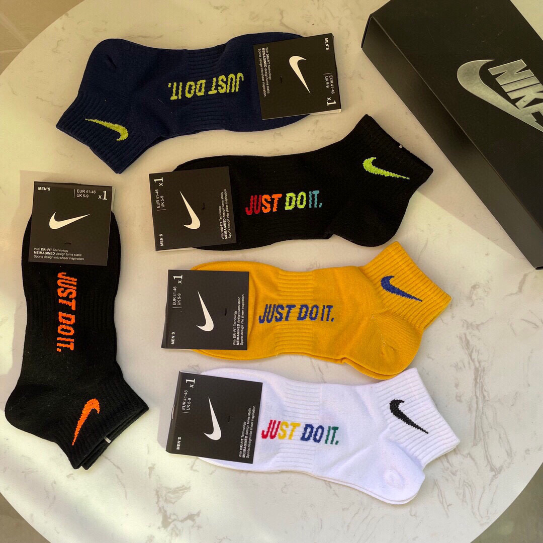  🆕【NIKE 耐克】火爆全网款❗️JUST DOIT. ☑️logo超级nice❗️袜底束脚的设计惊艳
