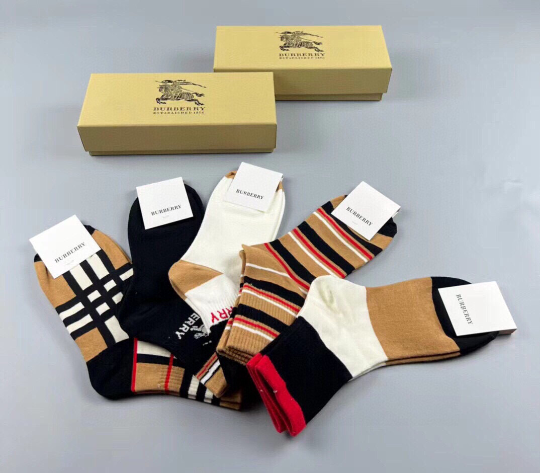 🆕Burberry · 巴宝莉❗️B家新品女款中筒袜子❗️【一盒五双】TB系列，搭配超抢眼素色系，实物