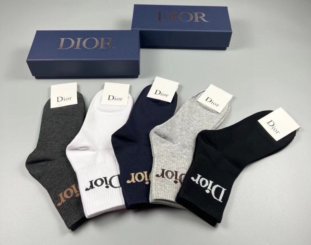  🆕Dior · 迪奥❗️D家新品短款袜子❗️【一盒五双】纯棉材质，上脚柔软舒适，经典的D家字母logo