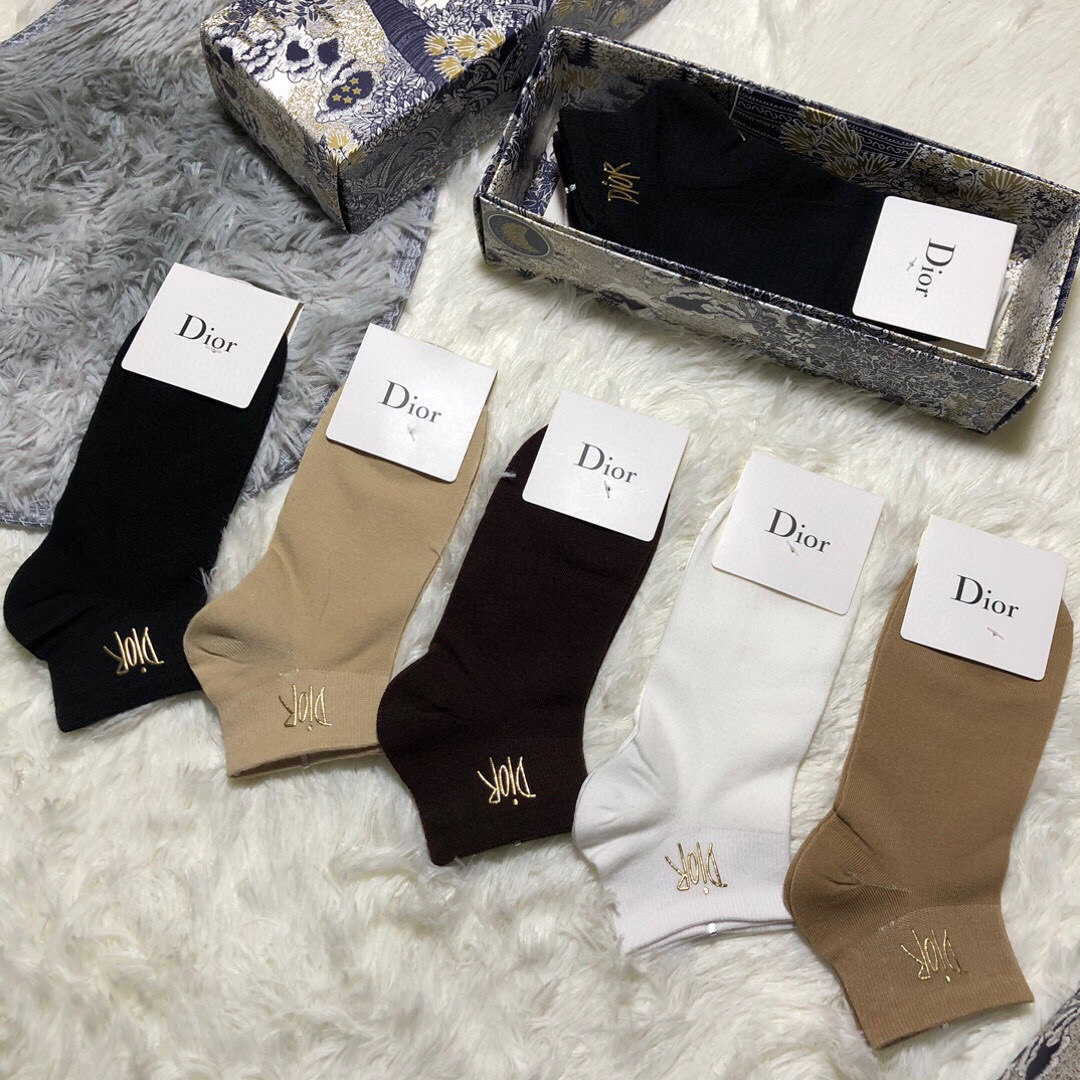  🆕Dior · 迪奥❗️D家新品女款袜子❗️【一盒五双】纯棉材质，柔软舒适透气，罗口烫金经典品牌全称l