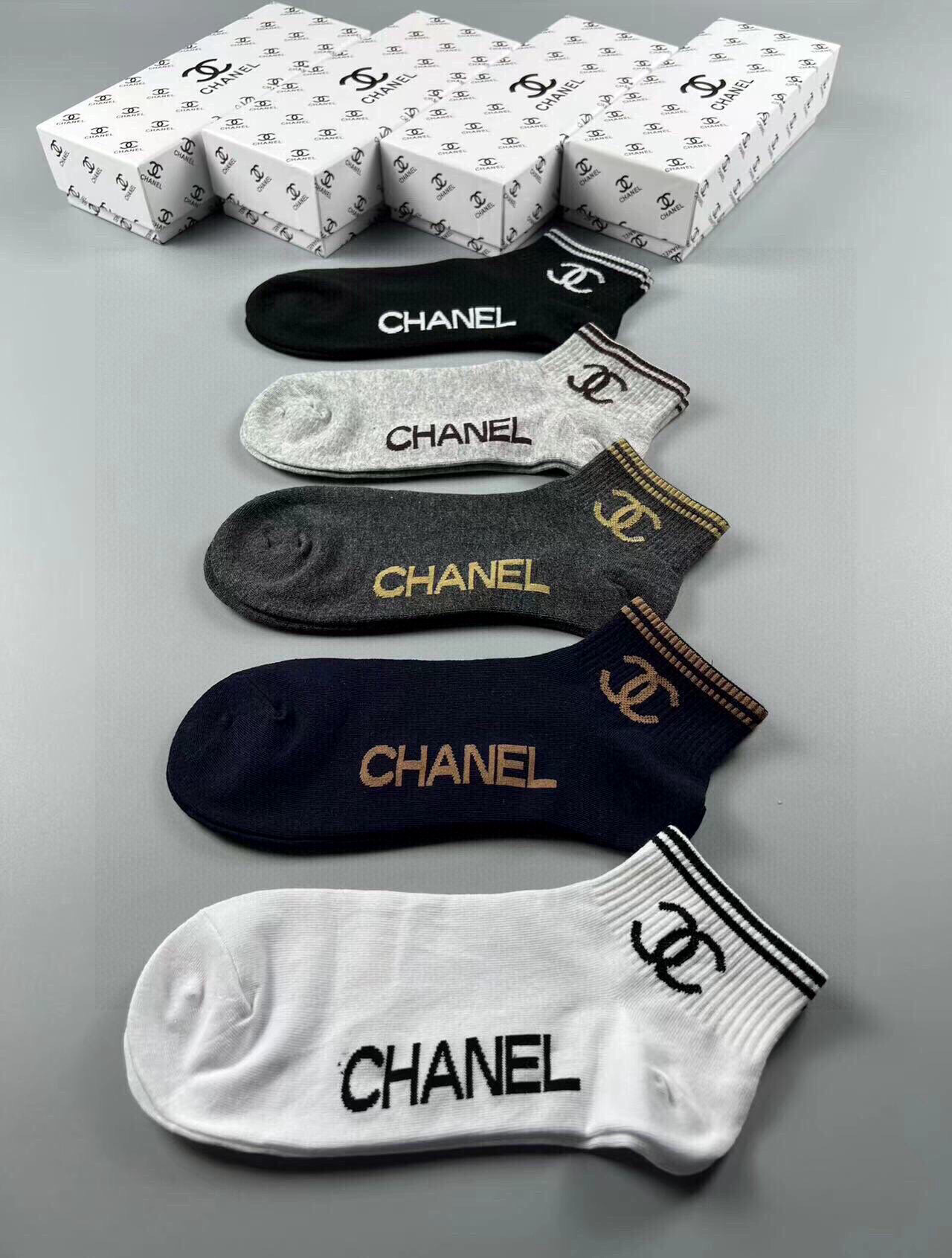  🆕CHANEL · 香奈儿❗️香奶奶家经典男款袜子❗️【一盒五双】纯棉材质，柔软舒适透气，提花经典品牌
