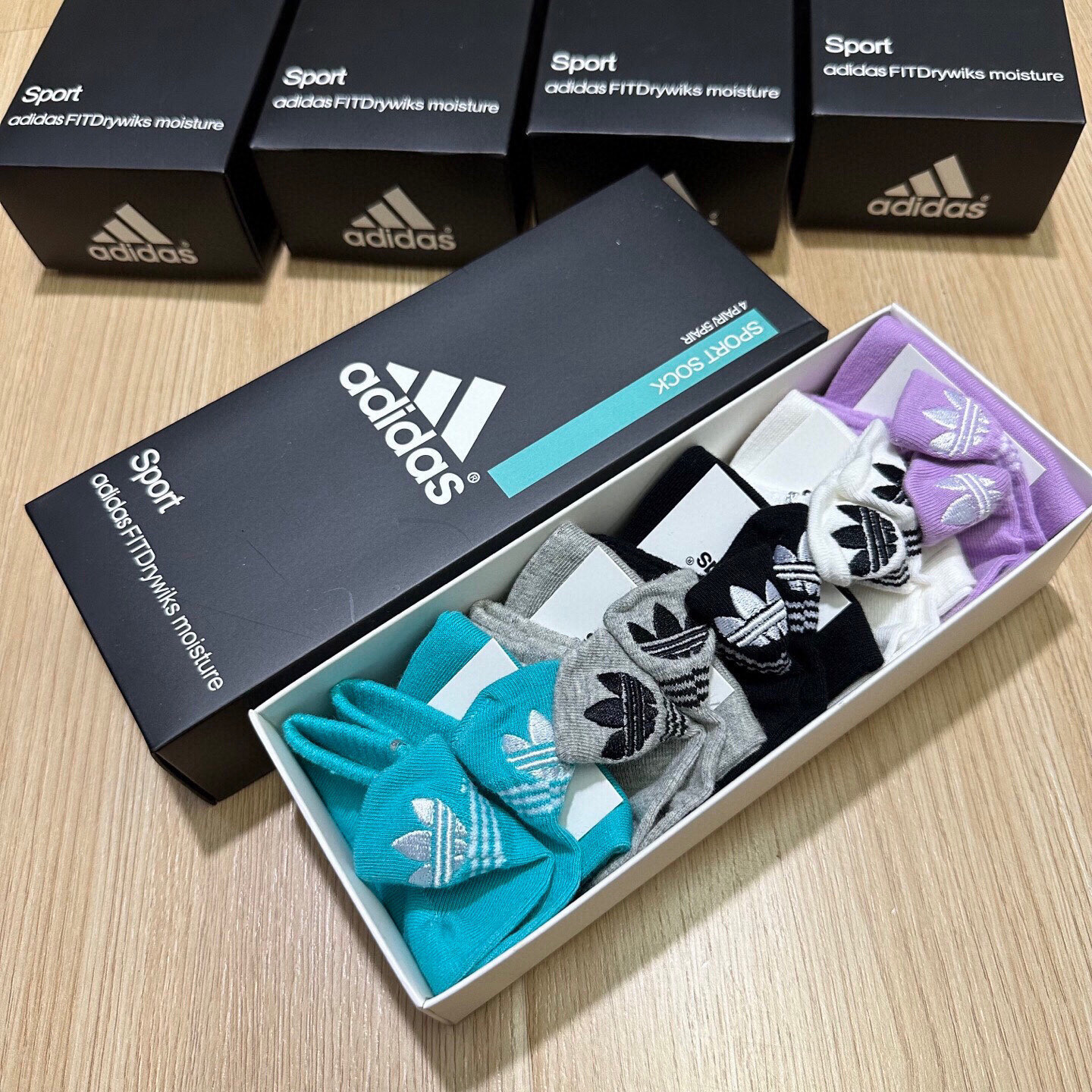  🆕Adidas · 阿迪达斯❗️火爆全网的三叶草❗️☘️logo超级nice❗️❗️设计惊艳绝伦超级好