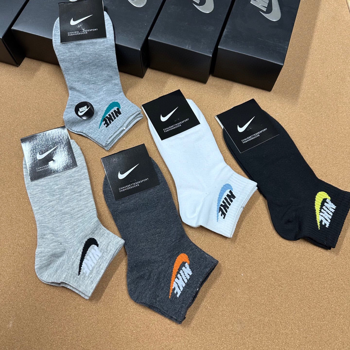  🆕Nike · 耐克❗️永远的经典永远的☑️❗️精梳棉材质，透气吸汗柔软舒适，上脚非常nice❗️商务