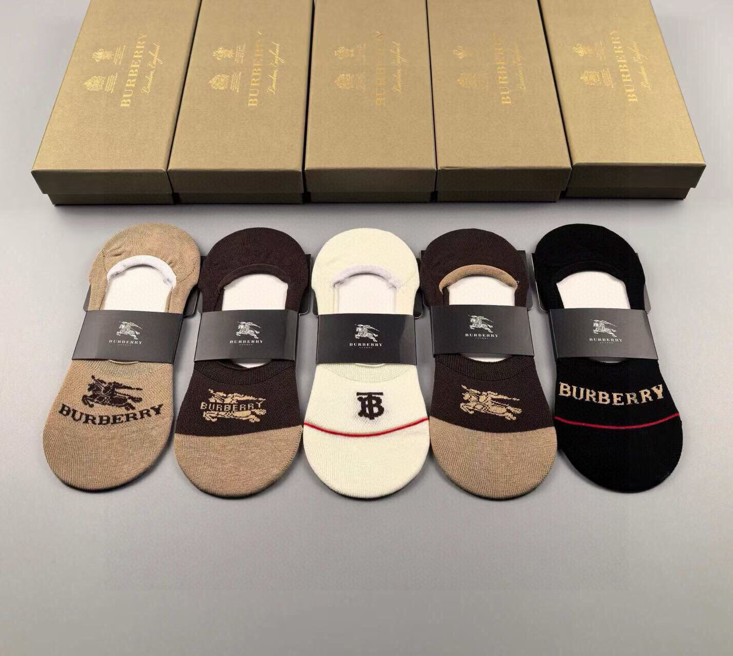  🆕Burberry · 巴宝莉❗️B家新品女款隐形袜子❗一体机无骨缝合袜子【一盒五双】提花经典标志，纯